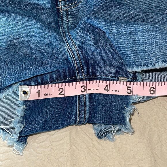 American Eagle Womens Frayed Hem Cutoff Denim Mom Shorts Mid Wash‎ Blue Size 8 - Picture 6 of 6